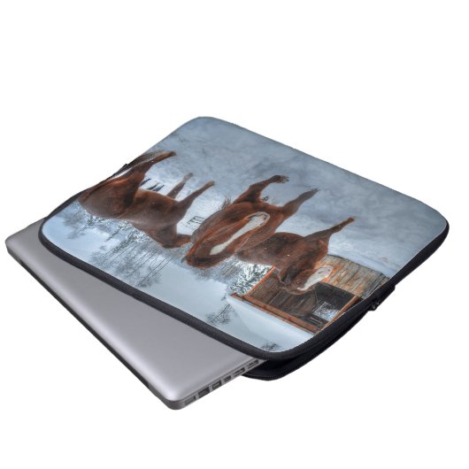 Funny Amour Stallion und Reluctant Mare Horses Laptopschutzhülle (Vorne Knopf)