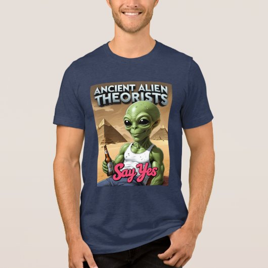 Funny Ancient Alien Beer Pyramid Tri-Blend Shirt (Vorderseite)