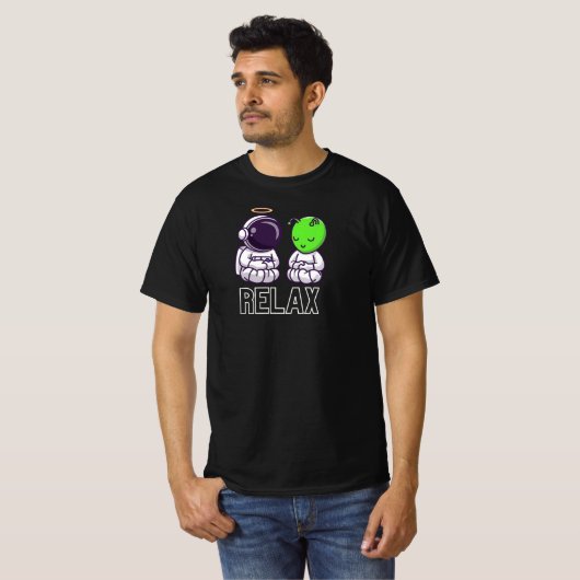 Funny And Cute Relax Alien And Astronaut T-Shirt (Vorne ganz)