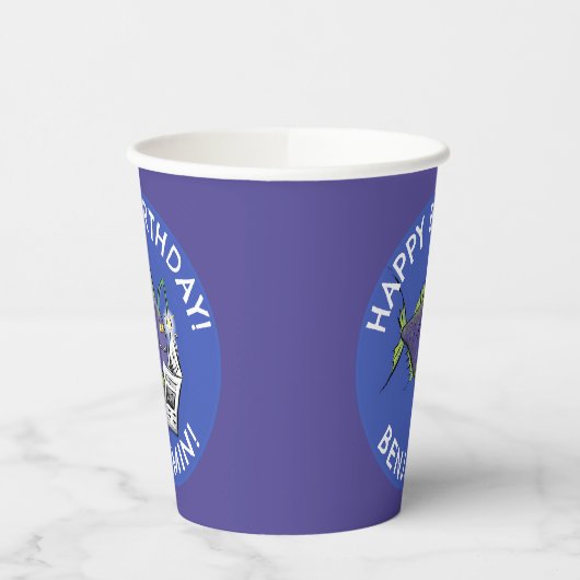 Funny angler Fisch Cartoon personalisiert Geburtst Pappbecher (Links)