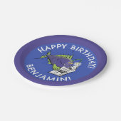 Funny angler Fisch Cartoon personalisiert Geburtst Pappteller (Schrägansicht)