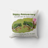 Funny Anniversary Frosch Couple auf Lily Pad Templ Kissen (Vorderseite)