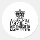 Funny Apparently I Am Still Not Old Enough To Know Runder Aufkleber (Vorderseite)