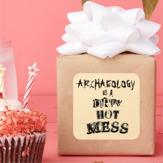 Funny Archeology ist ein schmutziger Hot Mess Puff Quadratischer Aufkleber (Party)
