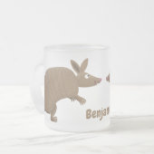 Funny armadillo Happy Cartoon Illustration Mattglastasse (Vorderseite Links)