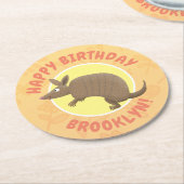Funny armadillo Happy Cartoon Illustration Runder Pappuntersetzer (Angewinkelt)
