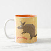 Funny armadillo Happy Cartoon Illustration Zweifarbige Tasse (Links)
