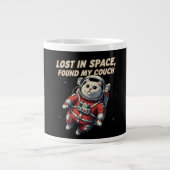 Funny Astronaut Cat Mug: Lost in Space Jumbo-Tasse (Vorderseite)