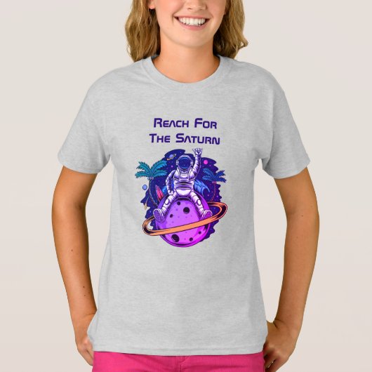 Funny Astronaut sitzt auf Saturn T-Shirt (Vorderseite)