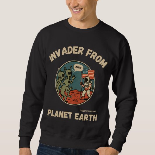 Funny Außerirdischen und Astronaut im Weltraum Sweatshirt (Vorderseite)