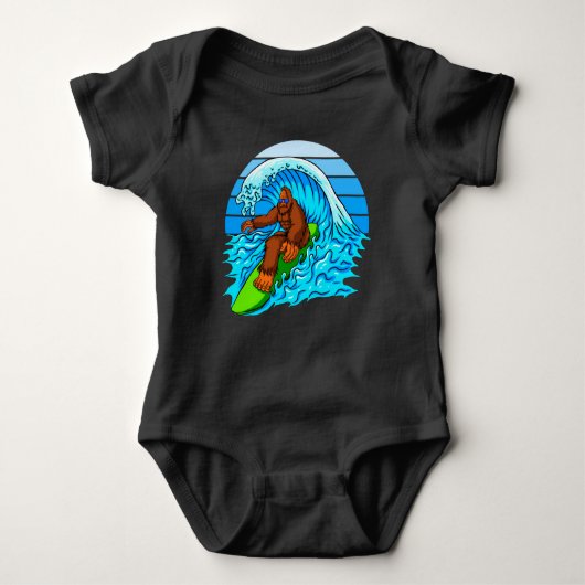 Funny Baby Boy Bigfoot Sasquatch Surfsport Baby Strampler (Vorderseite)