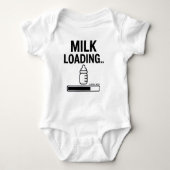 Funny Baby insgesamt - "Milk Loading.. Bitte warte Baby Strampler (Vorderseite)