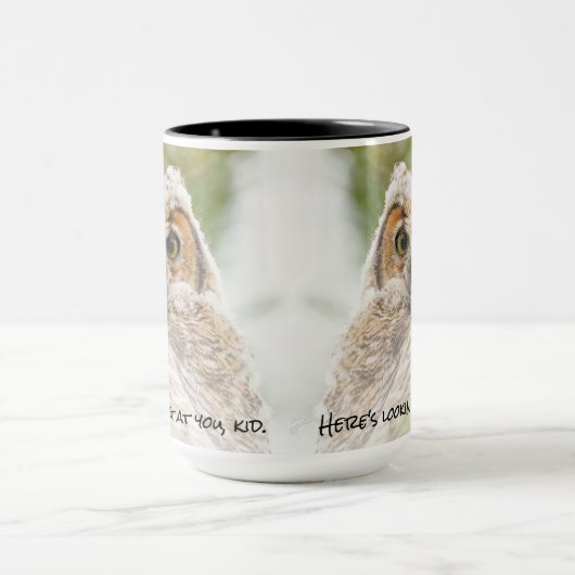 Funny Baby Owl Yellow Eyes Blickt dich an Tasse (Zentrum)
