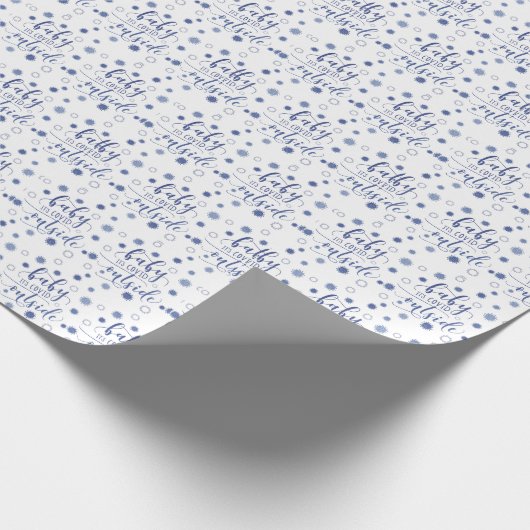 Funny BABY SEINE COVID OUTSIDE Typografie Blau Geschenkpapier (Ecke)