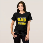 Funny Bad Thes Bold Typografie Tri-Blend Shirt (Vorderseite voll)