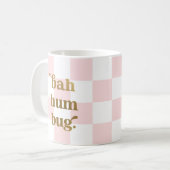 Funny Bah Humbug Typografie Checkered Pink Kaffeetasse (Vorderseite Links)