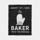 Funny Baker Trust The Process Baking Motivation Fleecedecke (Vorderseite)
