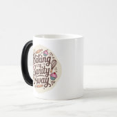 Funny Baking Quote Typography Design Verwandlungstasse (Vorderseite Links)