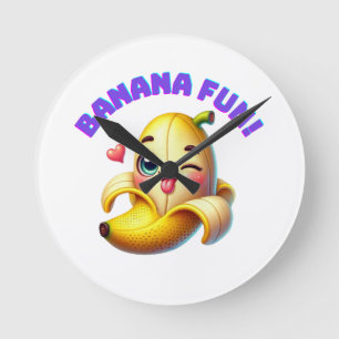 Funny Banana Winking Design for Fun and Playful Gi Runde Wanduhr