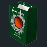 Funny Basketball Birthday Mittlere Geschenktasche Geschenktüte<br><div class="desc">Ball Bday Geschenktasche mit Slam Dunk Basketball und lustige Linie. Bearbeiten Sie Text,  um den Namen Ihres Lieblings-Basketballspielers,  Trainers oder Mannschaftssportfans zum Geburtstag hinzuzufügen.</div>