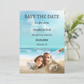 Funny Beach Bottle Wedding Save the Date Card (Stehend Vorderseite)