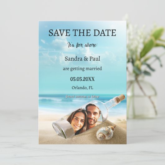 Funny Beach Bottle Wedding Save the Date Card (Stehend Vorderseite)