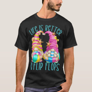 Funny Beach ist besser in Flip Flops T-Shirt
