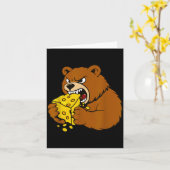 Funny Bear Eating Cheese Illustration For Food Lov Karte (Gelbe Blume)