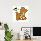 Funny Bear Sneaking Honey Poster (Heimbüro)