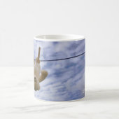 Funny beer die hangt te drogen. kaffeetasse (Mittel)