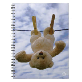 Funny beer die hangt te drogen. notizblock