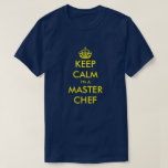 Funny behielt ruhig kochen im Shirt für Master Koc<br><div class="desc">Funny behielt ruhig kochen zu Shirt für Master Koch. Blau und gelb Typografie Design mit Krone. Coole Vatertag Geschenkidee für Grillmeister,  Grillen König,  besten Vater,  bester Vater,  Großvater,  Stiefvater etc. Auch als Geburtstagsgeschenk für Bruder,  Onkel,  Mitarbeiter,  Freund etc. Maßgeschneiderte T-Shirts mit lustigen Designs.</div>