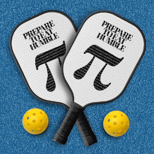 Funny bereitet sich auf etwas Humble Pi zu essen Pickleball Schläger