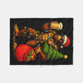 Funny Big Foot Santa Hat Drink Christmas Tree Xmas Fleecedecke (Vorderseite (Horizontal))