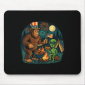 Funny Bigfoot Alien Grillen Campfire 4. Juli Ameri Mousepad (Vorne)
