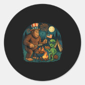 Funny Bigfoot Alien Grillen Campfire 4. Juli Ameri Runder Aufkleber (Vorderseite)