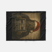 Funny Bigfoot Christmas – Xmas Sasquatch Mugshot Fleecedecke (Vorderseite (Horizontal))