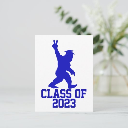 Funny Bigfoot Class von 2023 - Abschluss 2023 Postkarte (Stehend Vorderseite)