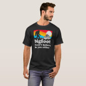 Funny Bigfoot glaubt euch nicht an euch, auch nich T-Shirt (Vorne ganz)