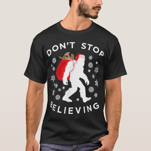 Funny Bigfoot Santa Christmas Design T-Shirt (Vorderseite)