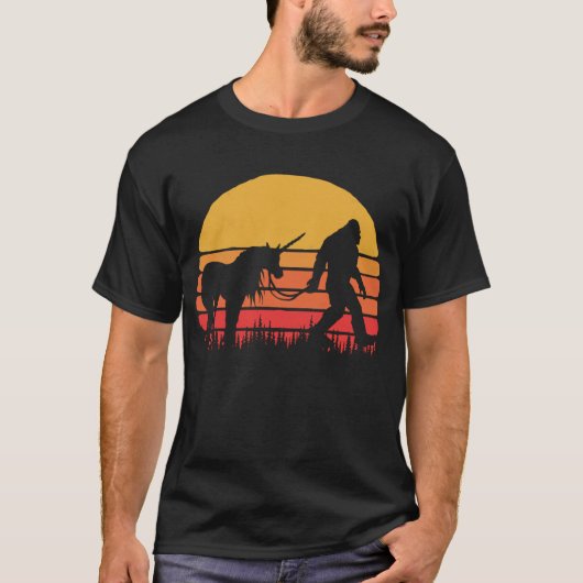 Funny Bigfoot Sasquatch and Unicorn T-Shirt (Vorderseite)