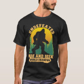 Funny Bigfoot Sasquatch Hide and Seek Champion T-Shirt (Vorderseite)