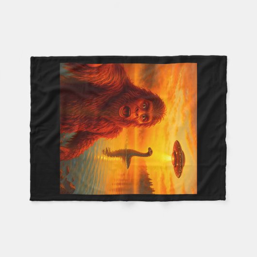 Funny Bigfoot Selfie With Loch Ness Monster And Uf Fleecedecke (Vorderseite (Horizontal))
