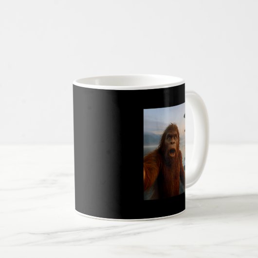 Funny Bigfoot Selfie With Loch Ness Monster And Uf Kaffeetasse (VorderseiteRechts)