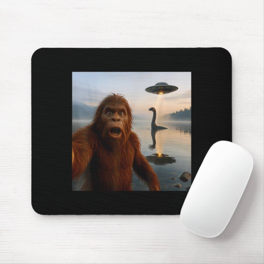 Funny Bigfoot Selfie With Loch Ness Monster And Uf Mousepad (Mit Mouse)
