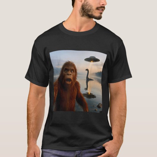 Funny Bigfoot Selfie With Loch Ness Monster And Uf T-Shirt (Vorderseite)