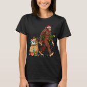 Funny Bigfoot Steals Santa & Xmas Tree - Chris T-Shirt (Vorderseite)