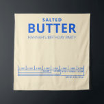 Funny Birthday Party Butterthema Wandteppich<br><div class="desc">Fügen Sie Ihrer Geburtstagsparty eine humorvolle Touch mit unserem Funny Butter Theme Napkins hinzu. Diese Servietten zeichnen sich durch ein spielerisches Design aus, das die Liebe des Geburtstags für Butter feiert. Egal, ob Sie ein Butterfest servieren oder einfach nur gewollt haben, um Ihrem Tischdekor ein lustiges Element hinzuzufügen, diese Servietten...</div>