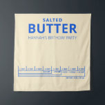 Funny Birthday Party Butterthema Wandteppich<br><div class="desc">Fügen Sie Ihrer Geburtstagsparty eine humorvolle Touch mit unserem Funny Butter Theme Napkins hinzu. Diese Servietten zeichnen sich durch ein spielerisches Design aus, das die Liebe des Geburtstags für Butter feiert. Egal, ob Sie ein Butterfest servieren oder einfach nur gewollt haben, um Ihrem Tischdekor ein lustiges Element hinzuzufügen, diese Servietten...</div>