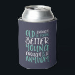 Funny Birthday Zitat alt genug jung genug Dosenkühler<br><div class="desc">Das ist ein großartiges Geschenk für diejenigen, die Geburtstage feiern, in ihren 20ern oder 30ern. Wie alt bist du? Alt genug, um es besser zu wissen. Jung genug, es trotzdem zu tun. Ein lustiges und humorvolles Zitat, um der Welt lassen, dass man immer noch das coole got. Die Hintergrundfarbe kann...</div>